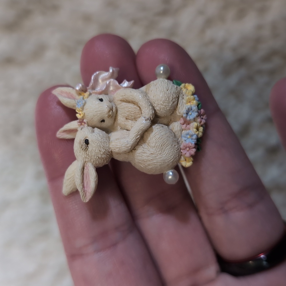 Avon Novelty Pin Bunny Brooch Vintage